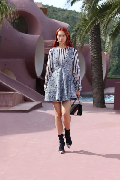 Look 11